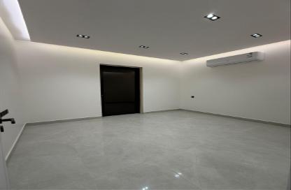 Full Floor - 6 Bedrooms - 4 Bathrooms for sale in Al Qadisiyah - Riyadh - Ar Riyadh