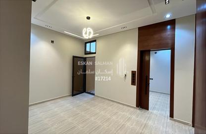 طابق كامل - 6 غرف نوم - 4 حمامات للبيع في طويق - الرياض - الرياض