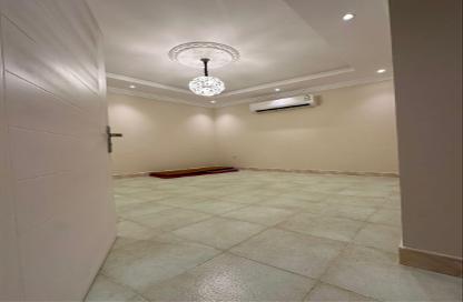 Villa - 6 Bedrooms - 5 Bathrooms for rent in Al Buhirat - Jeddah - Makkah Al Mukarramah