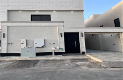 Full Floor - 4 Bedrooms - 3 Bathrooms for sale in Al Farouk - Riyadh - Ar Riyadh