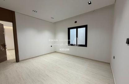 Full Floor - 5 Bedrooms - 4 Bathrooms for sale in Al Janadriyah - Riyadh - Ar Riyadh