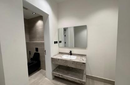 Apartment - 4 Bedrooms - 3 Bathrooms for sale in Al Yarmuk - Riyadh - Ar Riyadh