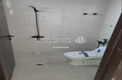 طابق كامل - 5 غرف نوم - 3 حمامات للبيع في عكاظ - الرياض - الرياض