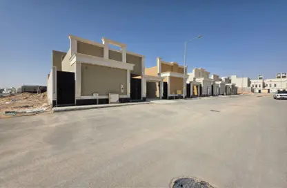 Full Floor - 5 Bedrooms - 4 Bathrooms for sale in Al Janadriyah - Riyadh - Ar Riyadh