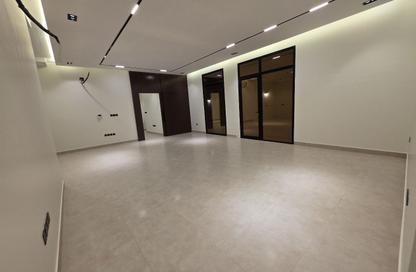Full Floor - 4 Bedrooms - 4 Bathrooms for sale in Al Munisiyah - Riyadh - Ar Riyadh