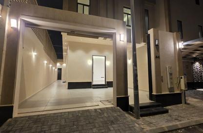 Full Floor - 4 Bedrooms - 4 Bathrooms for sale in Al Munisiyah - Riyadh - Ar Riyadh