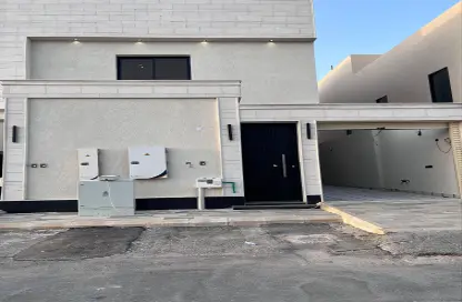 Full Floor - 4 Bedrooms for sale in Al Farouk - Riyadh - Ar Riyadh