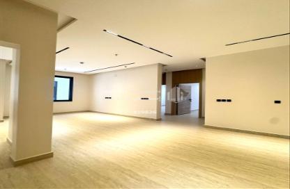 Apartment - 5 Bedrooms - 3 Bathrooms for sale in Al Munisiyah - Riyadh - Ar Riyadh